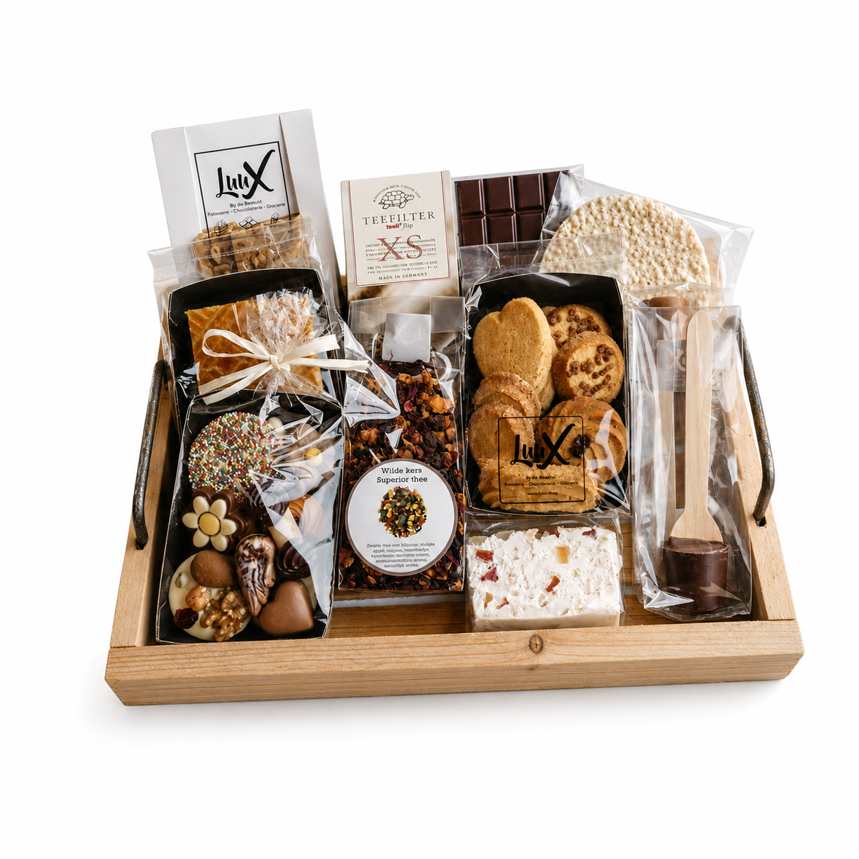 Chocolade en koekjes pakket op houten tray groot