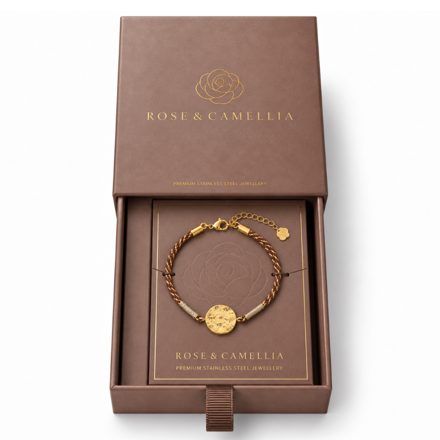 Gouden Belofte – Goudkleurige armband met ornament