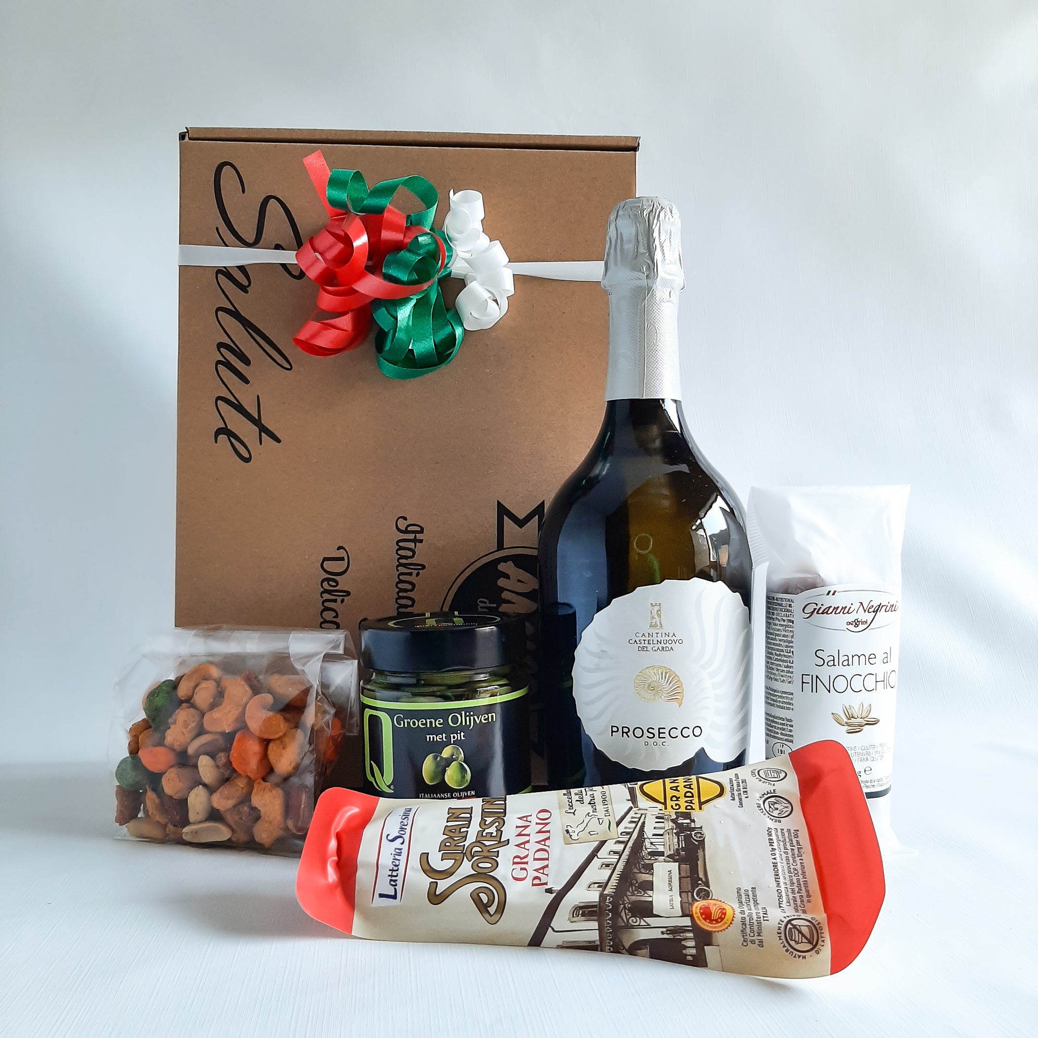 Borrelbox Italiaans (keuze uit witte of rode wijn of prosecco)
