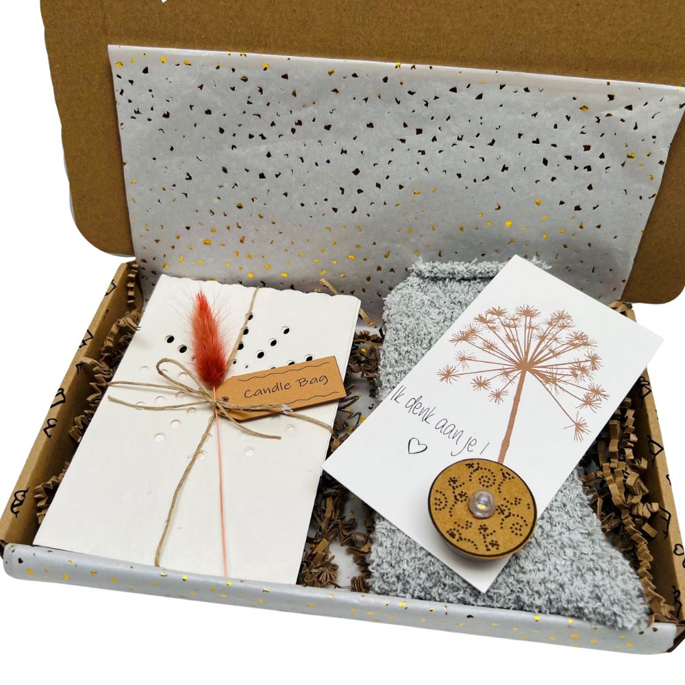 Brievenbus Cadeau Licht Puntje met Candlebag en Wollen Sokken
