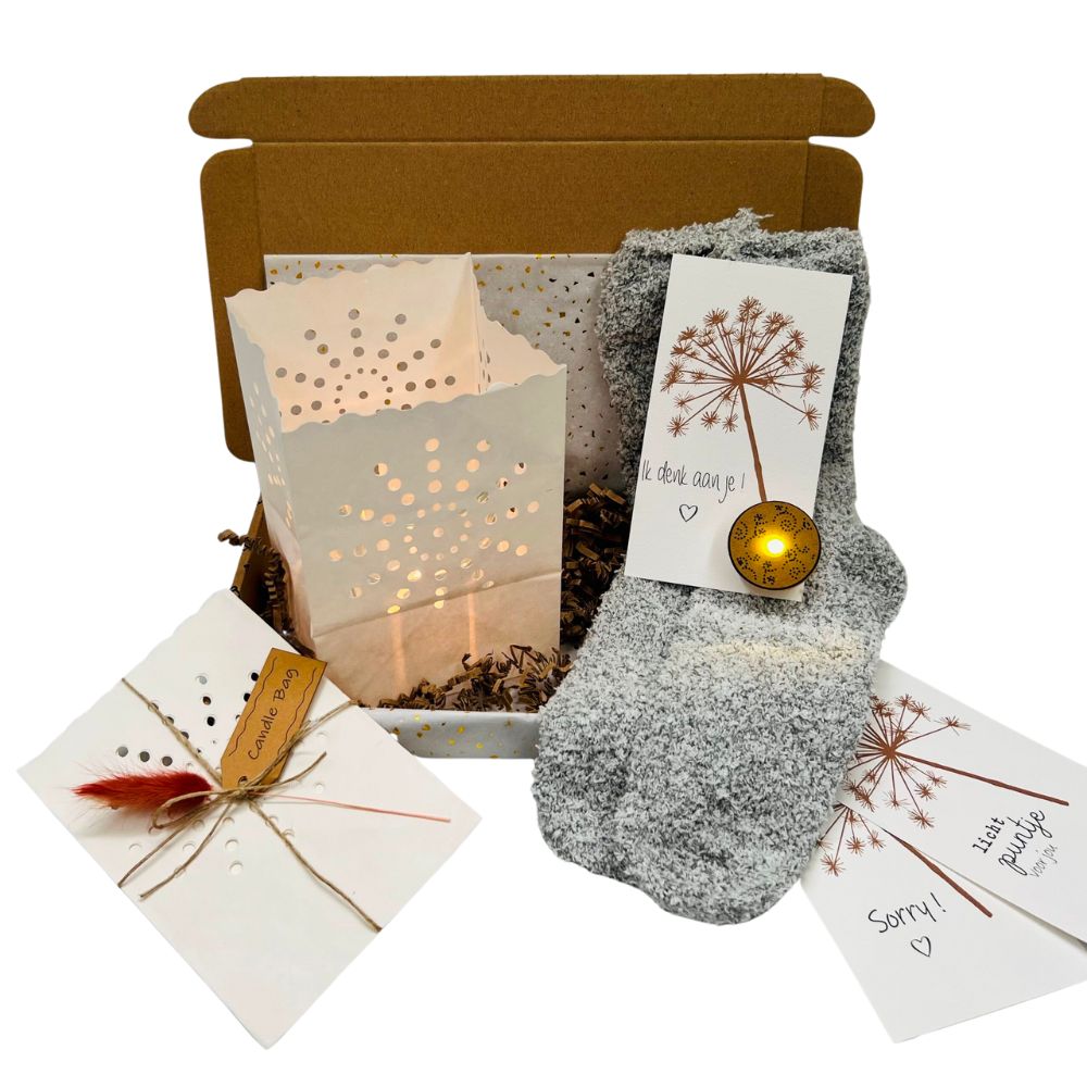 Brievenbus Cadeau Licht Puntje met Candlebag en Wollen Sokken