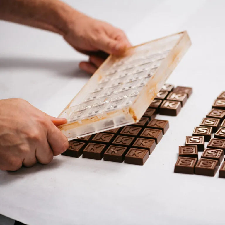 ChocoTelegram 14 -  kus en knuffel  melk/wit  133g